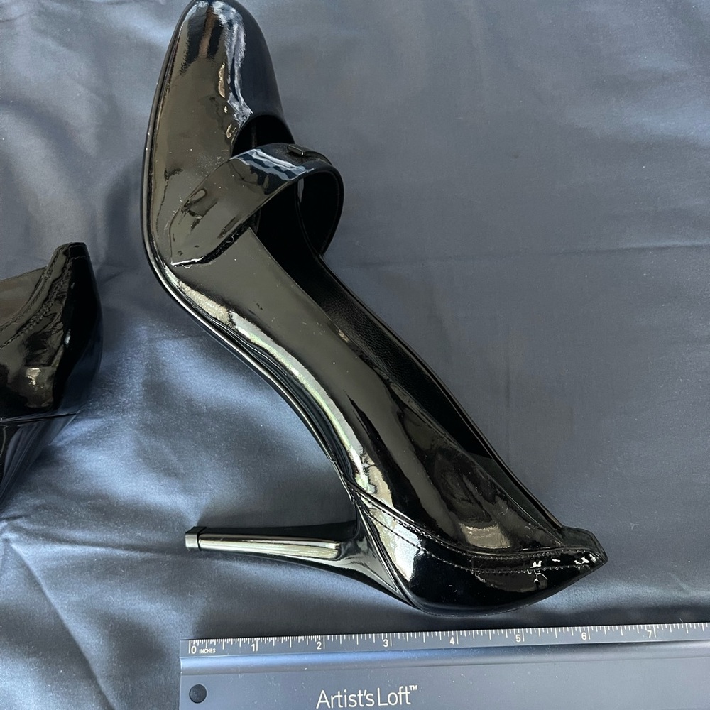 Burberry Black Patent Leather Heel Size 10. Never worn. - Picture 11 of 11